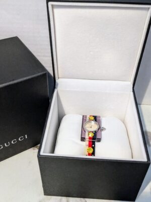 SE Gucci Women's Green and Silver Watch