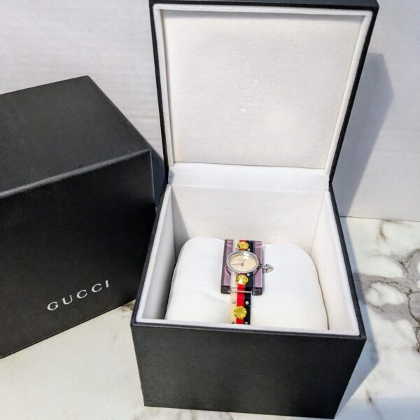 SE Gucci Women's Green and Silver Watch